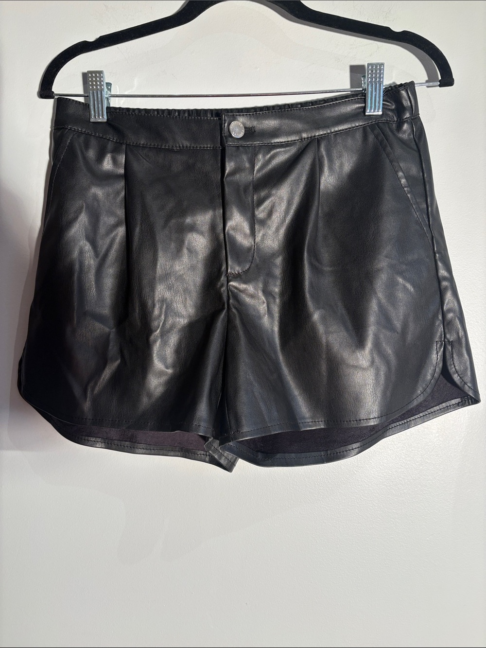 NWT FAHSYEE Black Faux Leather Pleated Shorts Size M